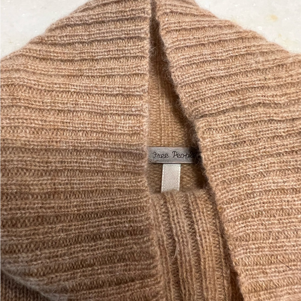 Free People 100% cashmere Sweater - Picture 3 of 11